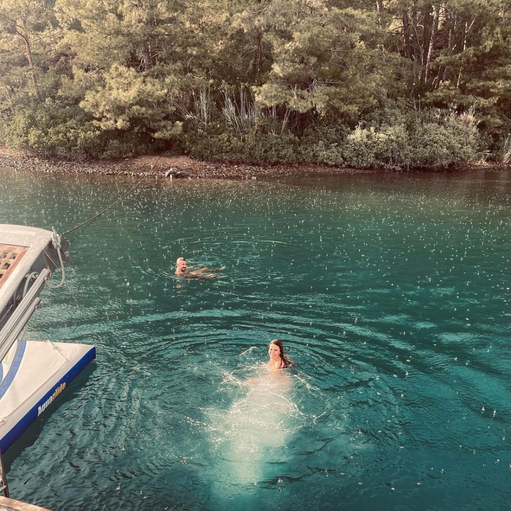 simge sagin in deniz keyfi begeni topladi